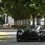Supercar Langka Ringsek Nabrak Pembatas Jalan
