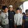 Usai Mencoblos, Dedi Mulyadi Santai di Sawah