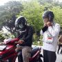 Naik Ojek ke Balai Kota, Anies Tetap Pakai Kefiyyeh Palestina