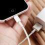 Jangan Charger iPhone Sambil Ditinggal Tidur Semalaman! Ini Akibatnya