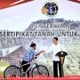 Presiden Serahkan 2.568 Sertifikat di Sorong