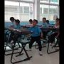 Cara Joget Bocah Ini saat Latihan Lagu Natal Bikin Ngakak