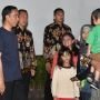 Pakai Kaus, Jokowi Ajak Warga Yogyakarta Makan Malam Bareng