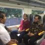 Pakai Kaus saat Acara Resmi, Jokowi: Naik Kereta kok Pakai Jas