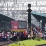 Penumpang Berjubel dan Berdesakan, Jadwal KRL Normal Kembali