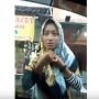 Ngaca di Mobil Orang, Perempuan Ini Dapat Malu