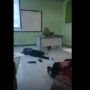 Mahasiswa Zaman Now Cuek Tidur di Lantai Kelas di Depan Dosen
