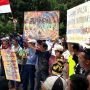Sopir Angkot Rute Tanah Abang Demo Balai Kota, Ini Tuntutannya