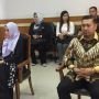 Tangis Ibunda Pecah Hadiri Sidang Cerai Salmafina