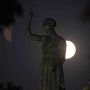 Jangan Lewatkan! Besok Malam Kesempatan Terakhir Nikmati Supermoon di 2020