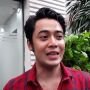 Kriss Hatta Mualaf Demi Nikahi Pacar Billy Syahputra