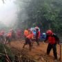 Diduga Masih Ada Korban, Tim Lanjutkan Evakuasi Longsor Puncak