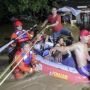 Tewas saat Rumah Terendam Banjir, Jasad Ratna Dievakuasi Pakai Perahu Karet