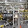 Pabrik Mitsubishi Mulai Gunakan Robot, Apa Kabar Buruh Lokal?