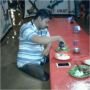 Foto-foto Ahmad Saiful, Lelaki yang Makan Sambil Kebanjiran
