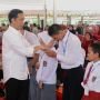 Bagikan PKH di Gowa, Jokowi: Pak Ini Tidak Boleh untuk Beli Rokok