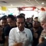 Jokowi Beli Baju di Tanah Abang Ditemani Direktur IMF