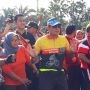 Sandiaga Joget Bareng Emak-Emak di Kantor Wali Kota Jaktim
