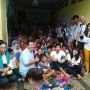 Komunitas Couchsurfing Jakarta Ikut Berbagi di Rumah Amalia