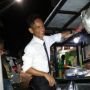Viral! Gaya Berpakaian Tukang Bakso Ini Necis Banget