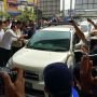 Cegat Mobil, 2 Menteri Bagi Brosur Info Ganjil Genap Tol Bekasi