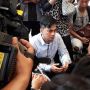 Enda Ungu Antar Almarhum Ayah Hingga Liang Lahat