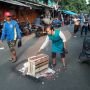 Warga Tabur Bunga di Lokasi Nenek Tarminah Kejatuhan Besi