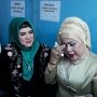 Elvy Sukaesih Temui Dhawiya di Bui, Tangis Keduanya Pecah