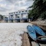 Limbah di Kanal Banjir Timur