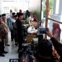 Saat Jokowi Berbincang dengan Pedagang di Istana Negara