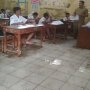 Miris, Siswa SD di Cilegon Persiapan UN di Tengah Banjir