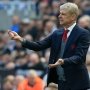 Arsene Wenger Beraksi di Laga Amal, Ini Komentar Kocak Netizen