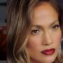 Jennifer Lopez Rilis 70 Produk Make Up Sekaligus
