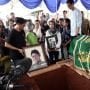 Anak di Pusara Deddy Sutomo: "Selamat Jalan Jenderal!"