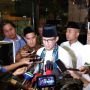 Warga Salat Tarawih di JPO Bikin Sandiaga Terharu