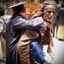 Aksi Ayah Gendong Anaknya di Acara Wisuda Bikin Baper