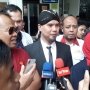 Pakai Belangkon, Ahmad Dhani Dipuji Hakim