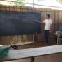Miris, Ada Sekolah SD Beralas Tanah dan Dinding Daun Nipah