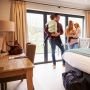 Suka Nginap di Hotel? Jangan Bawa Benda-Benda Berikut Ini