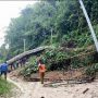 Ribuan Warga Desa Gunung Batu Terisolir karena Longsor