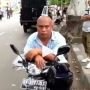 Lelaki Botak Ini Lakukan Aksi Unik, Bikin Ngakak Warganet