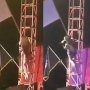 Sadis, Lucinta Luna Nyanyi Sambil Panjat Rigging Panggung