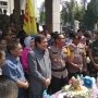 Demo Buruh di Palembang Diwarnai Pemotongan Tumpeng Pempek