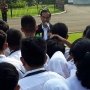 Terima Kunjungan Perwakilan OSIS, Jokowi Pakai Jaket Asian Games