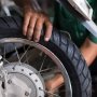 Tergiur Harga Ban Murah, Nasib Pemotor Ini Malah Ngenes