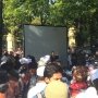 Ratusan Massa HTI Nonton Bareng Sidang Putusan di PTUN