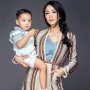 7 Potret OOTD Gaya ABG Nagita Slavina yang Bisa Ditiru