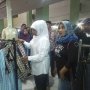 Puasa Pertama, Khofifah Belanja Baju Sampai Jutaan, Buat Apa?