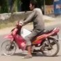 Perhatikan, Ada yang Unik di Sepeda Motor Ini