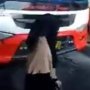 ABG Perempuan Pakai Cadar Diturunkan Paksa dari Bus